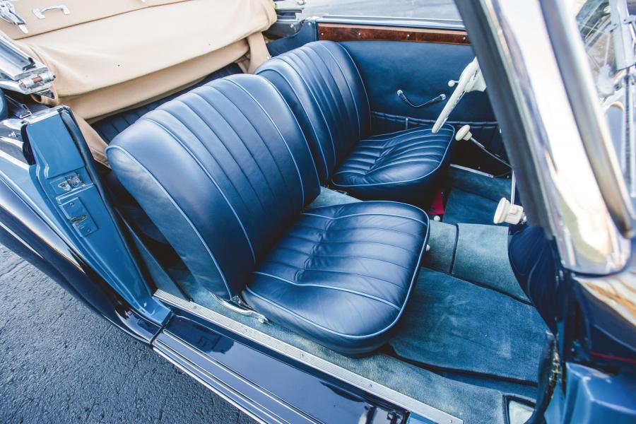 Интерьер BMW 327 Convertible 1937 года  (фото 12 из 31)